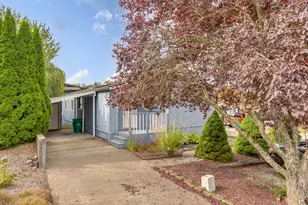 696 SW Livingston Pl, Troutdale, OR 97060 - Photo 6