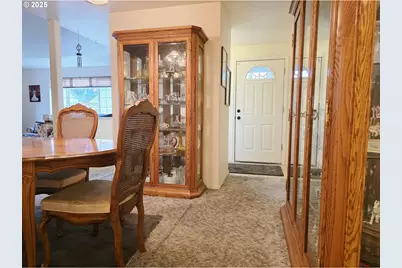 795 Red Cedar Ct, Eugene, OR 97402 - Photo 2