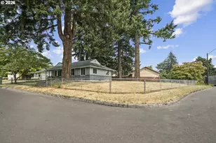 2013 NE Roberts Ct, Gresham, OR 97030 - Photo 12