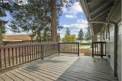 2013 NE Roberts Ct, Gresham, OR 97030 - Photo 4