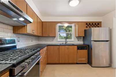 9125 SW Garden Home Rd, Portland, OR 97223 - Photo 10