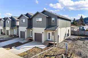 172 Allison Ave, Sutherlin, OR 97479 - Photo 2