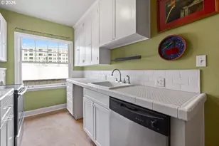 711 NE Randall Ave, Portland, OR 97232 - Photo 12