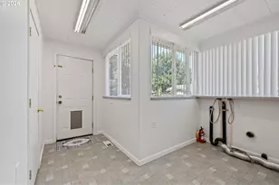 321 N 8th St, Cottage Grove, OR 97424 - Photo 30