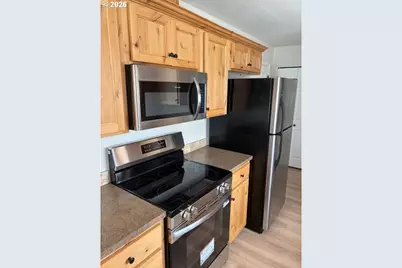 15650 SE Stark St, Portland, OR 97233 - Photo 8