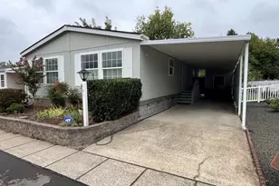 141 River Ridge Ave, Roseburg, OR 97471 - Photo 2
