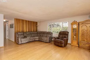 913 SE Angella Ct, McMinnville, OR 97128 - Photo 8