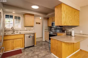 913 SE Angella Ct, McMinnville, OR 97128 - Photo 6