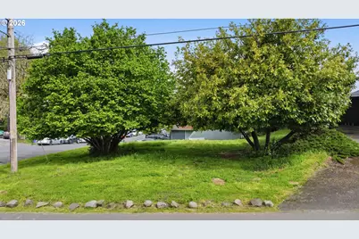 4704 NE 108th Ave, Portland, OR 97220 - Photo 4