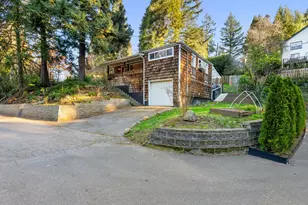 9208 SW 44th Ave, Portland, OR 97219 - Photo 2