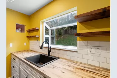 9208 SW 44th Ave, Portland, OR 97219 - Photo 8