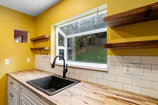 9208 SW 44th Ave, Portland, OR 97219 - Photo 8