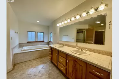 2180 Hayes St, North Bend, OR 97459 - Photo 28