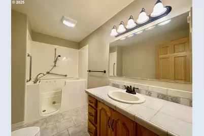 2180 Hayes St, North Bend, OR 97459 - Photo 34