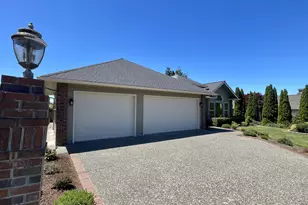 2180 Hayes St, North Bend, OR 97459 - Photo 2