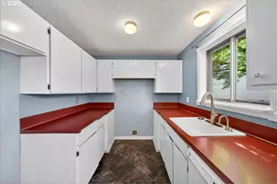 14996 SE Caruthers Ct, Portland, OR 97233 - Photo 12