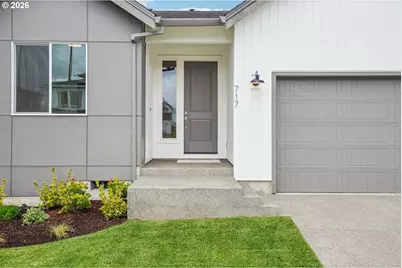 717 Magnolia Ave, Woodburn, OR 97071 - Photo 2