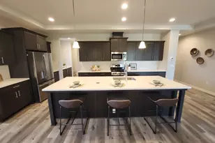 717 Magnolia Ave, Woodburn, OR 97071 - Photo 4