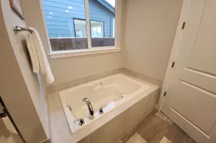 717 Magnolia Ave, Woodburn, OR 97071 - Photo 12