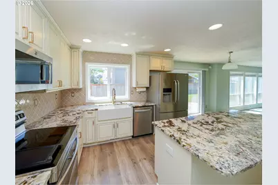 692 Burgundy Ave NE, Keizer, OR 97303 - Photo 8