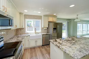 692 Burgundy Ave NE, Keizer, OR 97303 - Photo 8