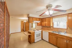 9885 Buena Vista Rd, Independence, OR 97351 - Photo 12