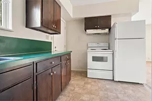 736 5th St, Springfield, OR 97477 - Photo 8