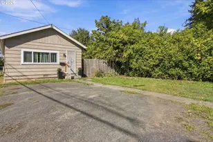 736 5th St, Springfield, OR 97477 - Photo 2