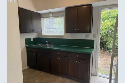 736 5th St, Springfield, OR 97477 - Photo 8