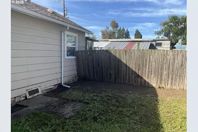 736 5th St, Springfield, OR 97477 - Photo 22