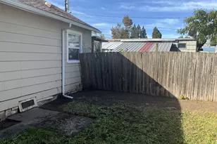 736 5th St, Springfield, OR 97477 - Photo 22