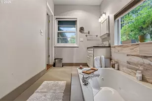 1517 SW Highland Pkwy, Portland, OR 97221 - Photo 18