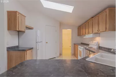 3396 Lake Vanessa Cir NW, Salem, OR 97304 - Photo 10