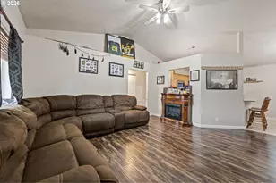 24891 Kingpin Loop, Veneta, OR 97487 - Photo 4