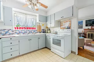 9023 SE Ankeny St, Portland, OR 97216 - Photo 8