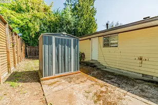 9023 SE Ankeny St, Portland, OR 97216 - Photo 36