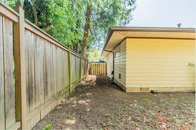 9023 SE Ankeny St, Portland, OR 97216 - Photo 38