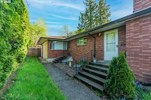 9023 SE Ankeny St, Portland, OR 97216 - Photo 2