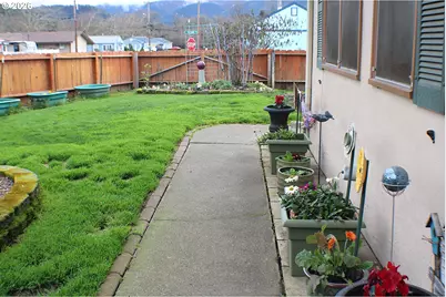 212 Park St, Riddle, OR 97469 - Photo 2