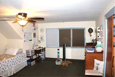 212 Park St, Riddle, OR 97469 - Photo 16