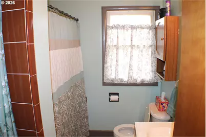 212 Park St, Riddle, OR 97469 - Photo 18