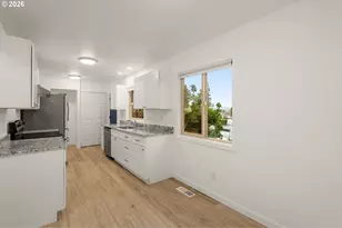 3046 SW Florida Ct, Portland, OR 97219 - Photo 16