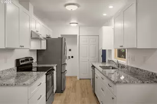 3046 SW Florida Ct, Portland, OR 97219 - Photo 12