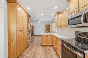 7910 N McKenna Ave, Portland, OR 97203 - Photo 12