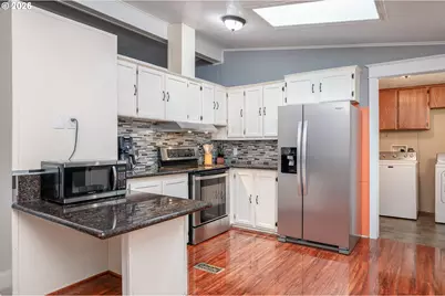 863 SW Liberty Bell Dr, Beaverton, OR 97006 - Photo 10