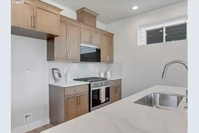 13904 SW 175th Ave, Tigard, OR 97140 - Photo 6