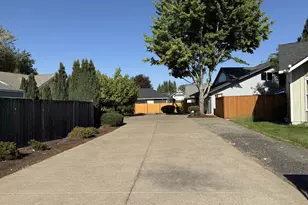 3933 Dorchester Ln, Eugene, OR 97404 - Photo 2