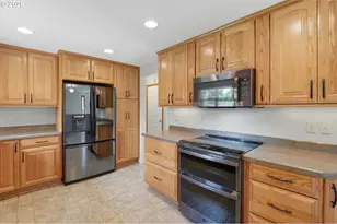 801 SE 37th Ave, Hillsboro, OR 97123 - Photo 14