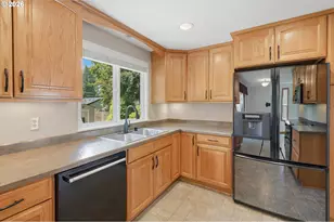 801 SE 37th Ave, Hillsboro, OR 97123 - Photo 16