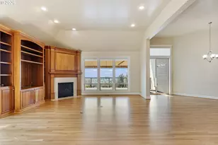 2633 NW Holloway Dr, Portland, OR 97229 - Photo 6